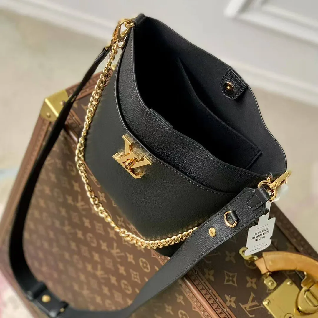 M24006 Lock and Walk Bucket Bag Handbag