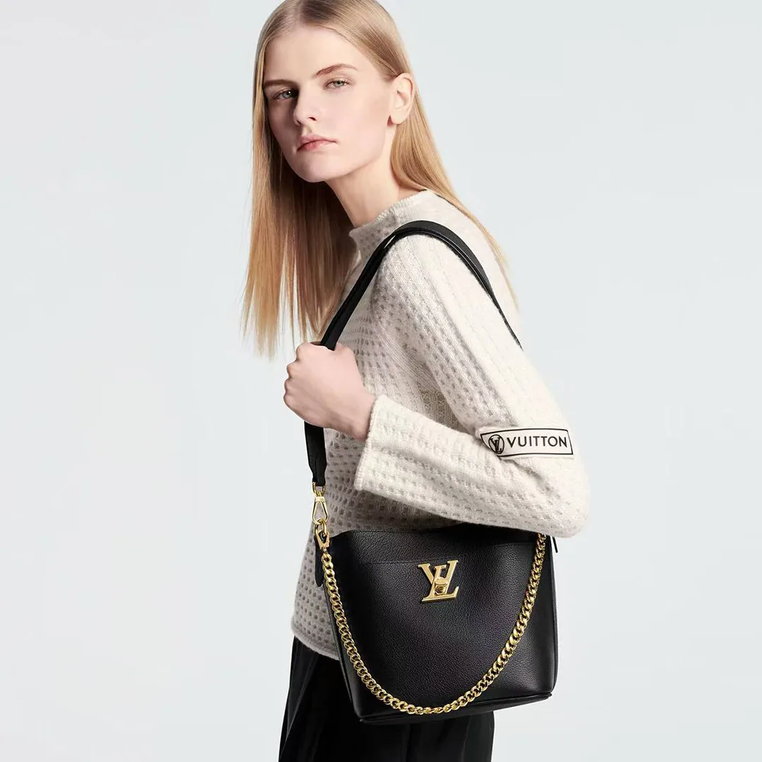 M24006 Lock and Walk Bucket Bag Handbag