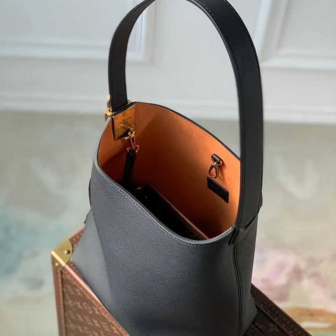 M25352 Low Key Hobo PM Handbag