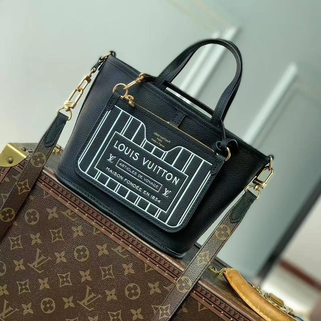 M12099 Reversible Neverfull Bandoulière Inside Out BB Monogram Handbag
