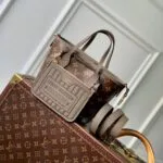 M12109 Reversible Neverfull Bandoulière Inside Out BB Monogram Handbag - M12106 1 M12109 Reversible Neverfull Bandoulière Inside Out BB Monogram Handbag