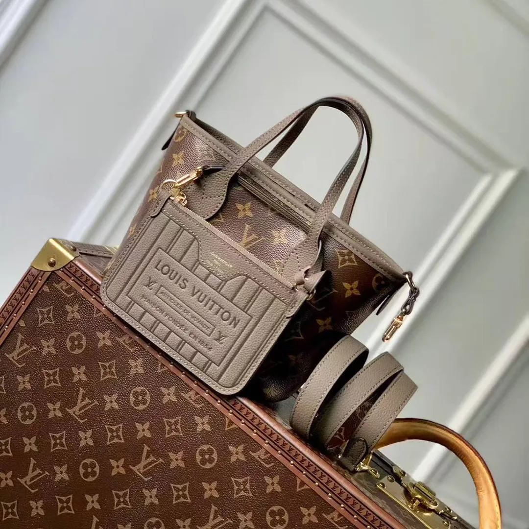 M12109 Reversible Neverfull Bandoulière Inside Out BB Monogram Handbag