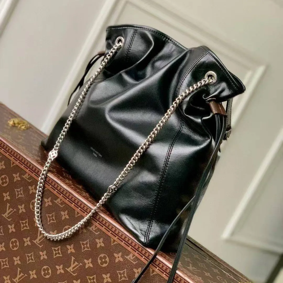 M25545 Off Duty Vibe MM Handbag Lamb Leather
