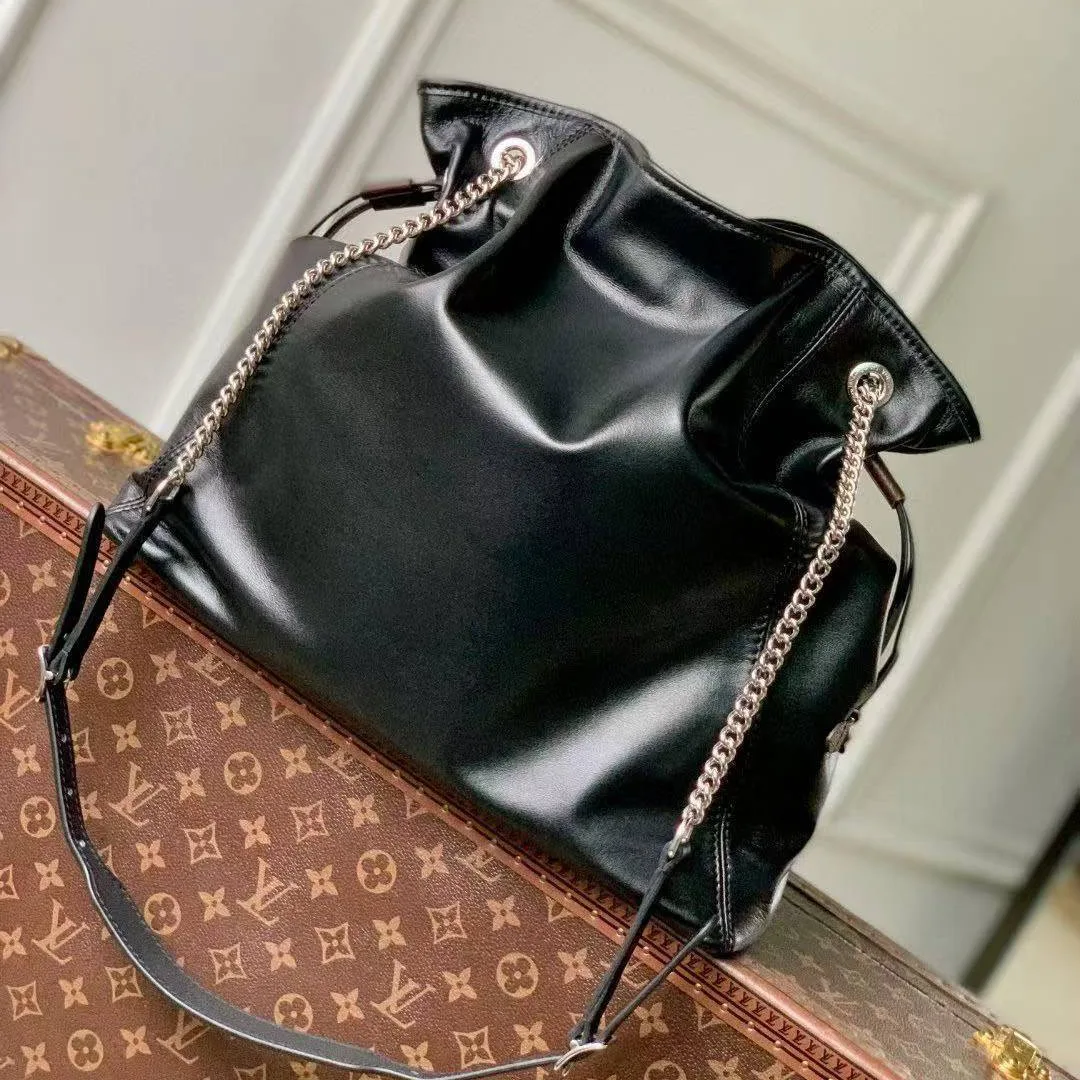 M25545 Off Duty Vibe MM Handbag Lamb Leather