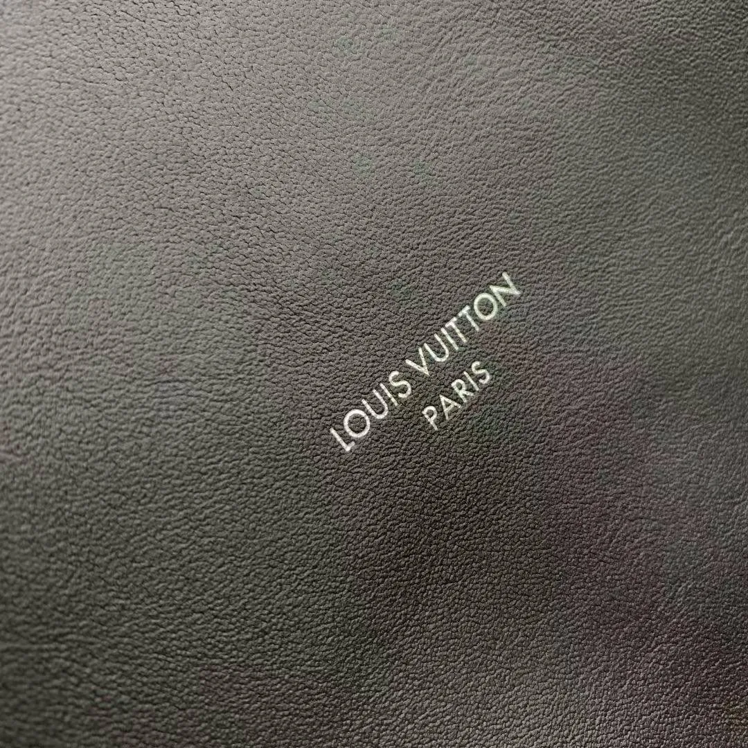 M25545 Off Duty Vibe MM Handbag Lamb Leather
