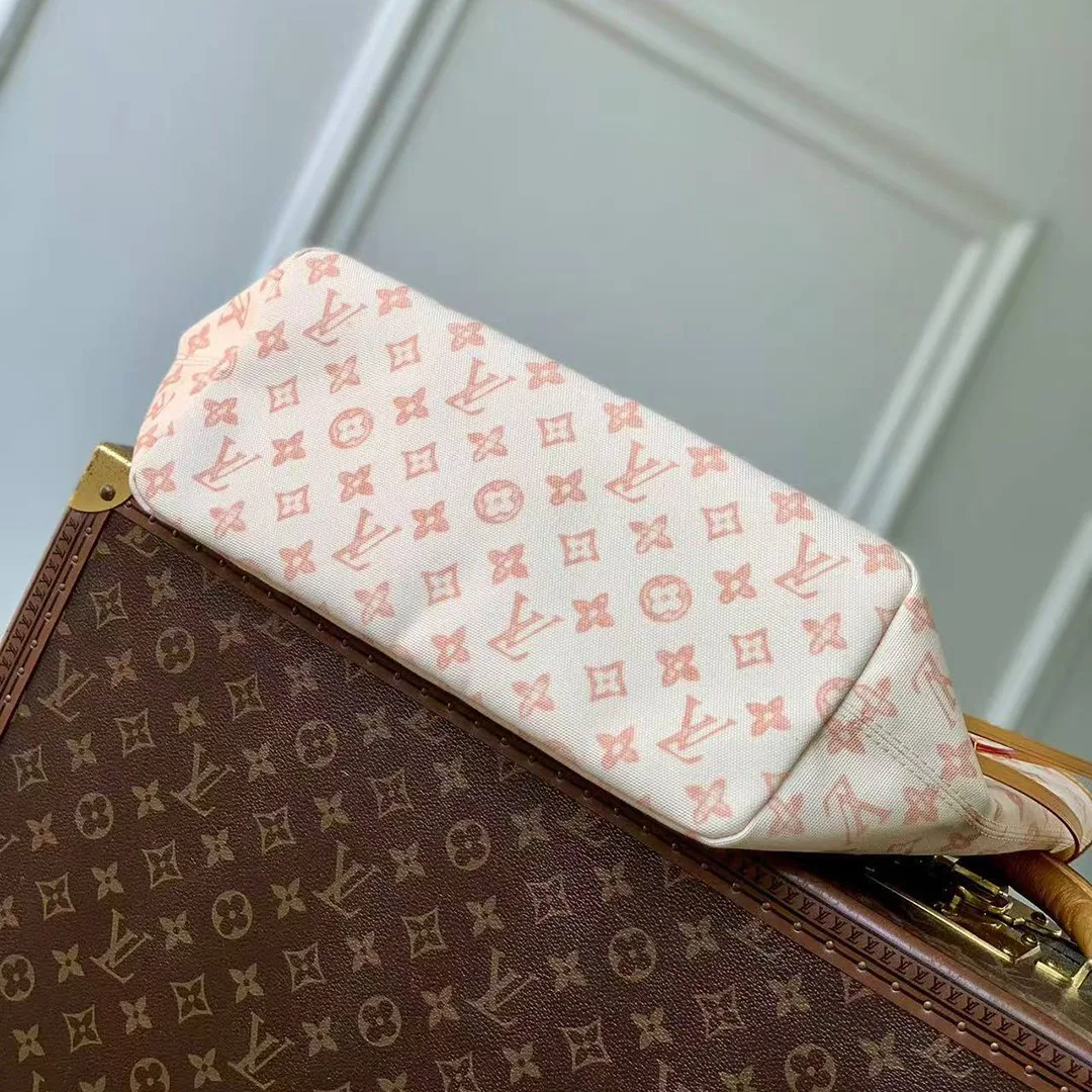 M27521 Neverfull MM Monogram Handbag