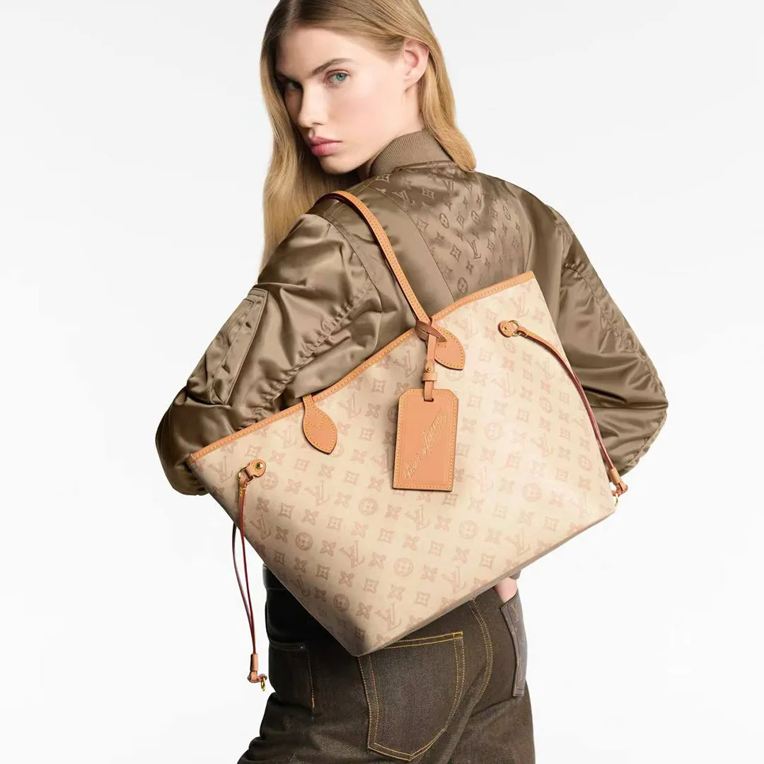 M27521 Neverfull MM Monogram Handbag