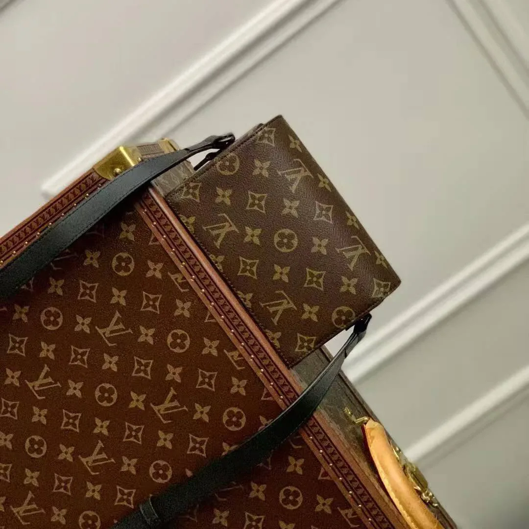 M83613 Steamer Wearable Wallet Monogram Coated Canvas Men's Bag