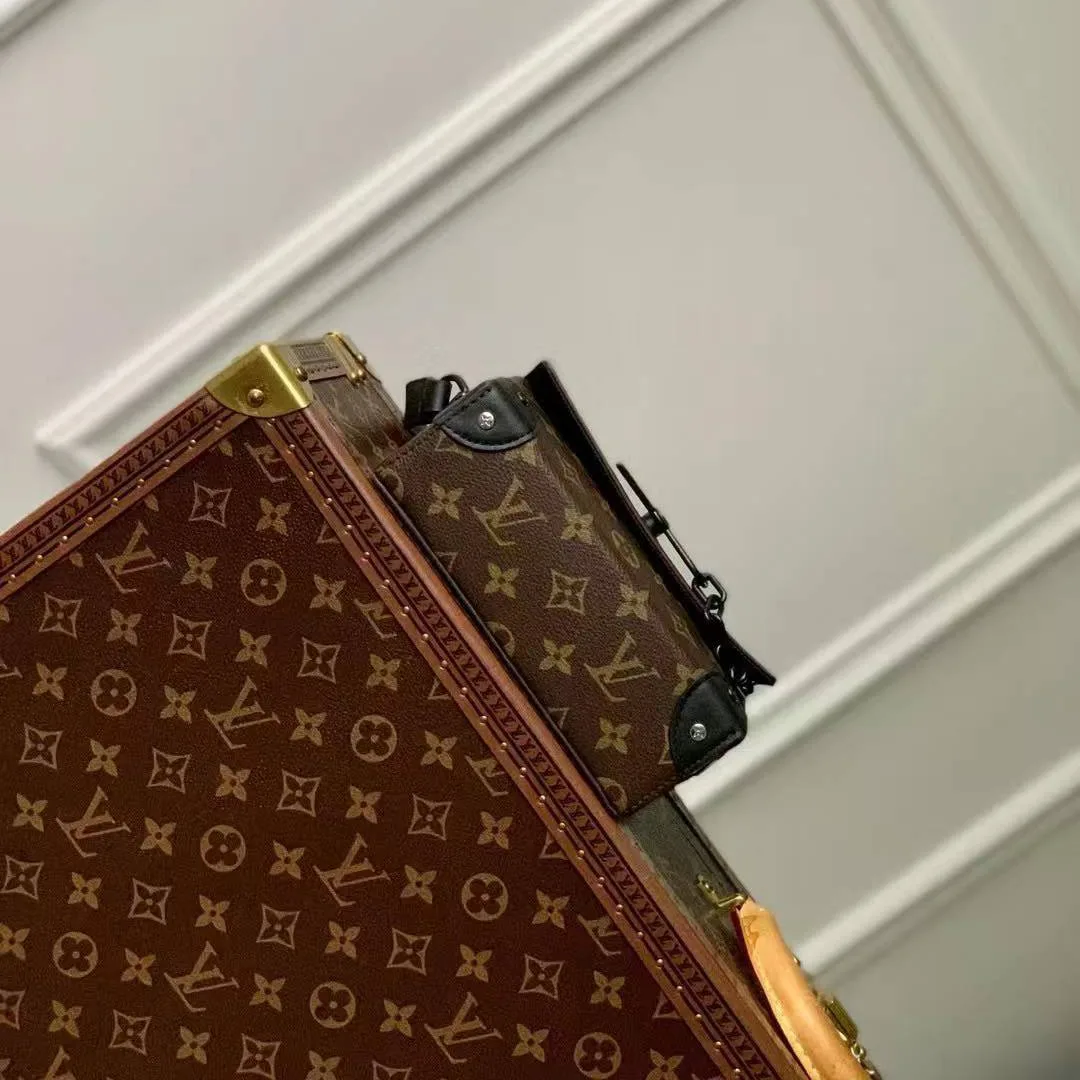 M83613 Steamer Wearable Wallet Monogram Coated Canvas Men's Bag