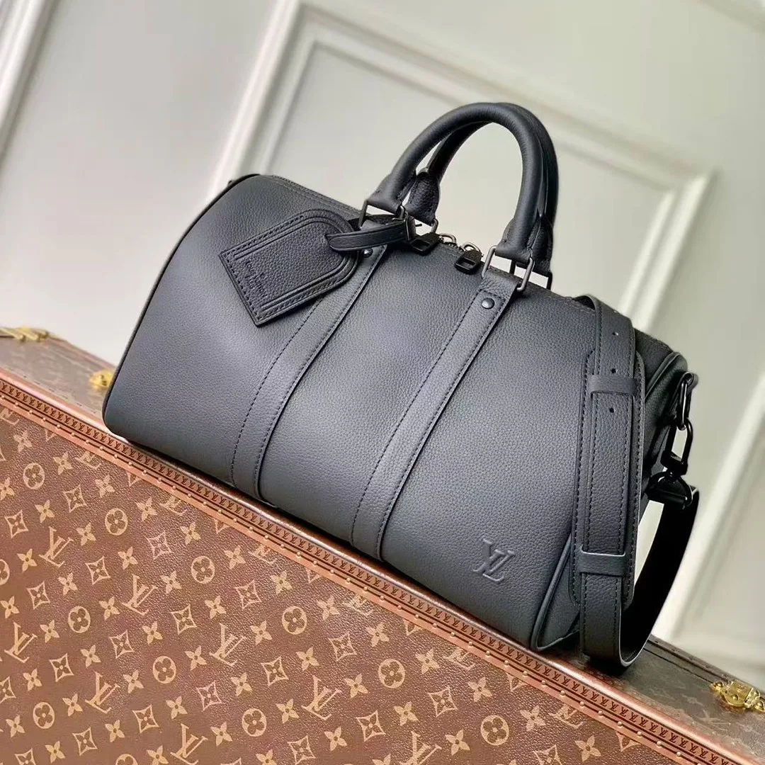 M15249 Keepall Bandoulière 35 Aerogram Waxy Calfskin Men's Bag