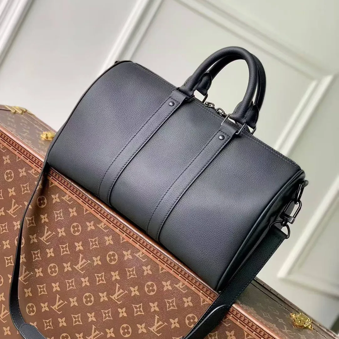 M15249 Keepall Bandoulière 35 Aerogram Waxy Calfskin Men's Bag