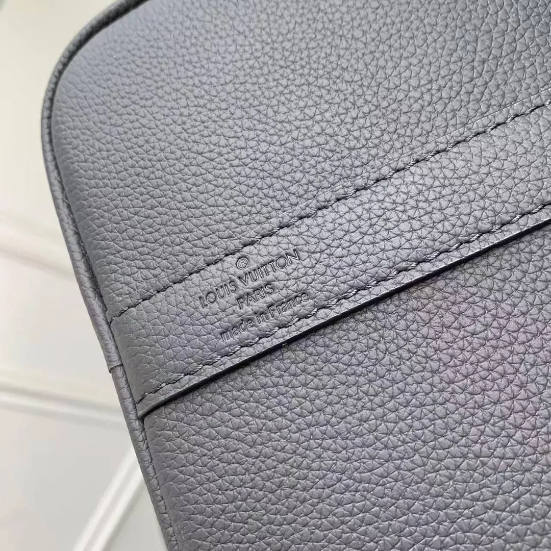 M15249 Keepall Bandoulière 35 Aerogram Waxy Calfskin Men's Bag