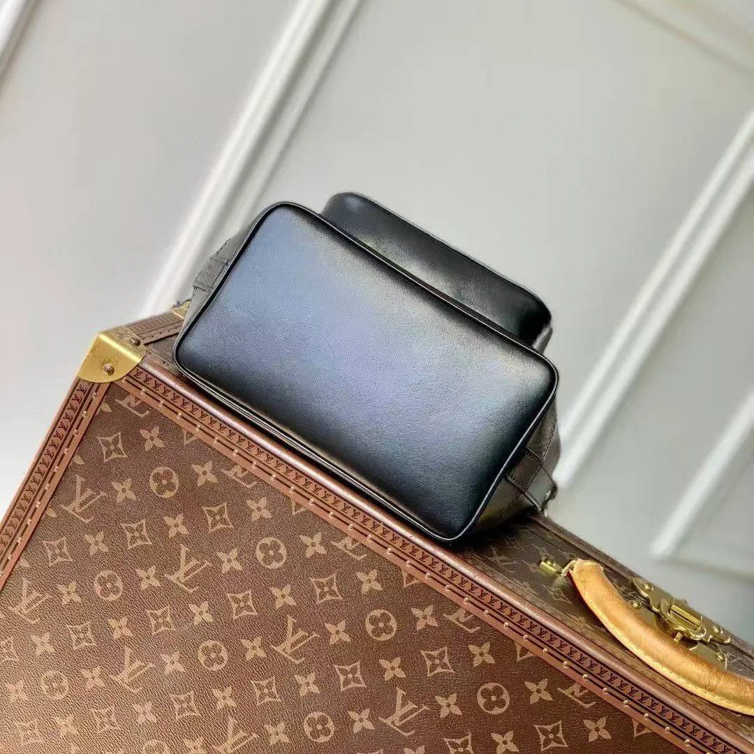M13985 Noé Cargo Calf Leather Men's Bag