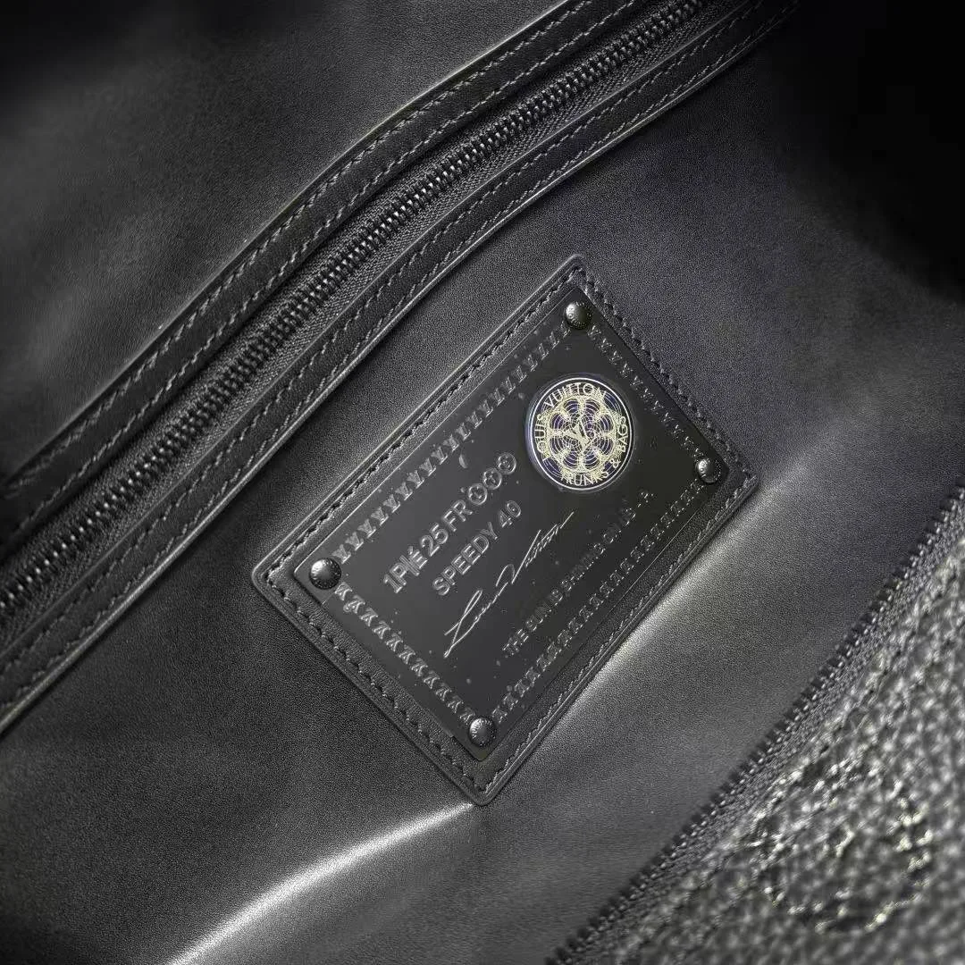 M13916 Speedy P9 Bandoulière 40 Ultra Black Monogram Calf Leather Men's Bag