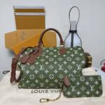 M15244 Speedy P9 Bandoulière 40 Green Sencha Monogram Calf Leather Men's Bag - M13921 1 M15244 Speedy P9 Bandoulière 40 Green Sencha Monogram Calf Leather Men's Bag