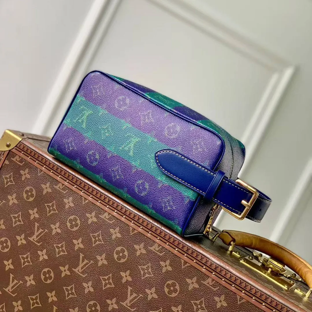 M25902 Locker Dopp Kit Monogram Heritage Coated Canvas