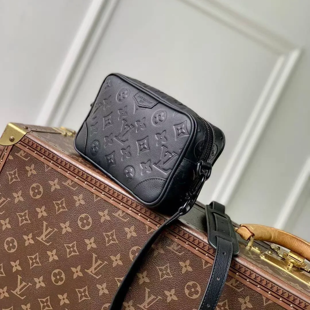M26737 Trocadéro Wearable Wallet Monogram Shadow Calfskin Leather