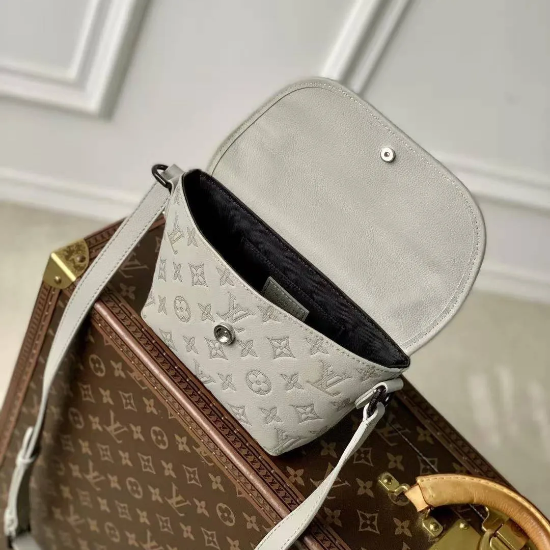 M14794 Pulse Wearable Wallet Monogram Shadow Leather