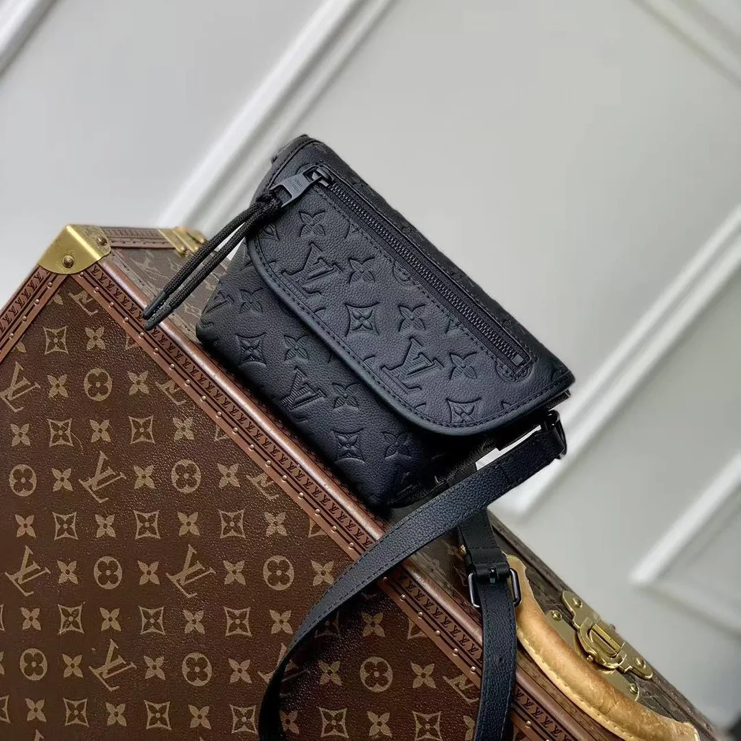 M12636 Pulse Wearable Wallet Monogram Shadow Leather