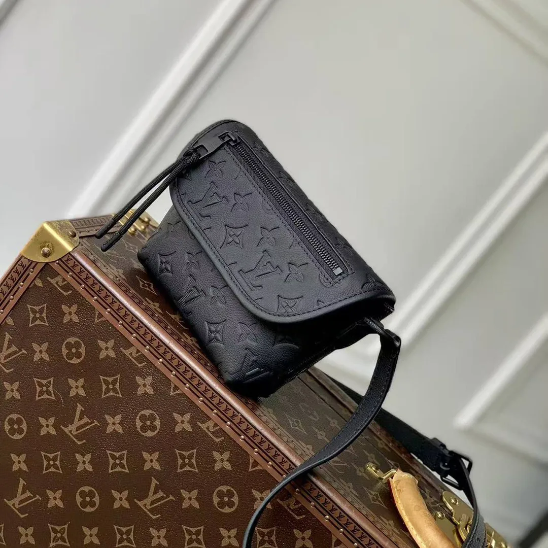 M12636 Pulse Wearable Wallet Monogram Shadow Leather