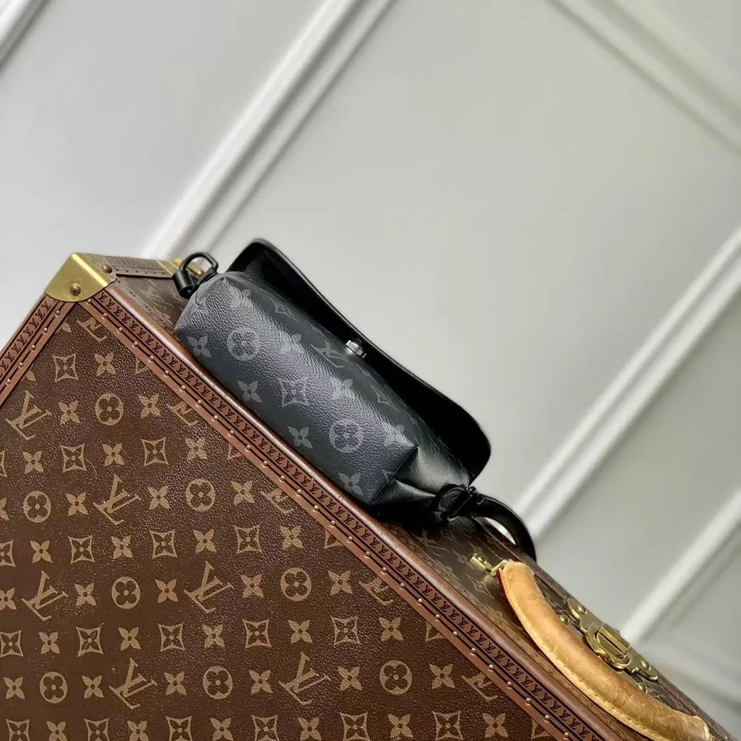 M12806 Pulse Wearable Wallet Monogram Eclipse Coated Canvas