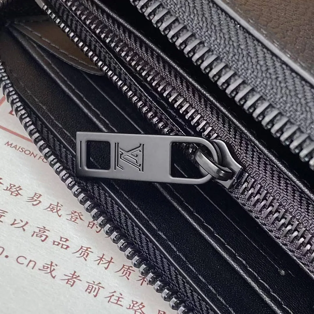 M80334 Zippy Wallet Horizontal L.V Aerogram Leather