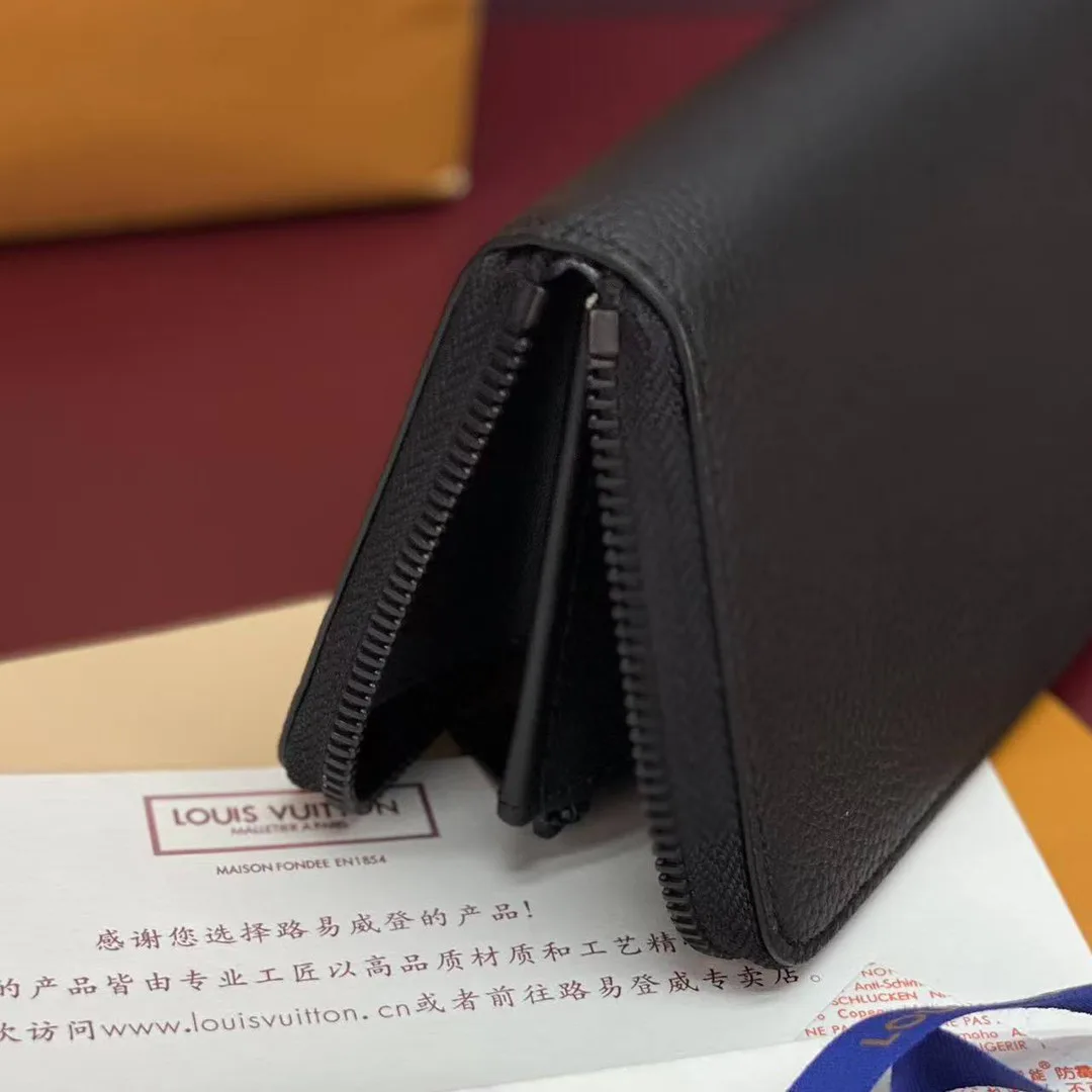 M80334 Zippy Wallet Horizontal L.V Aerogram Leather