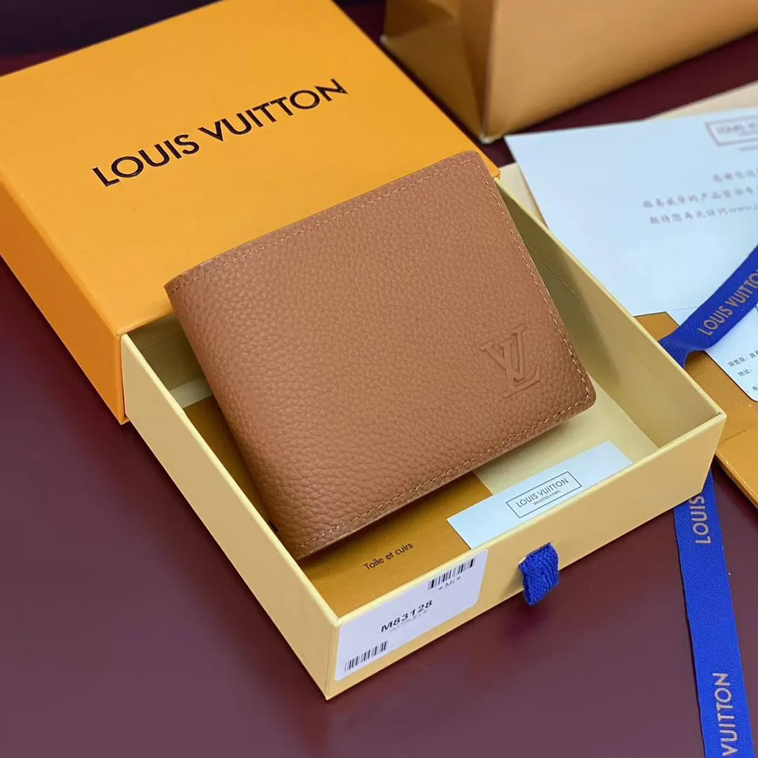 M25946 Multiple Wallet Waxy Calfskin Leather