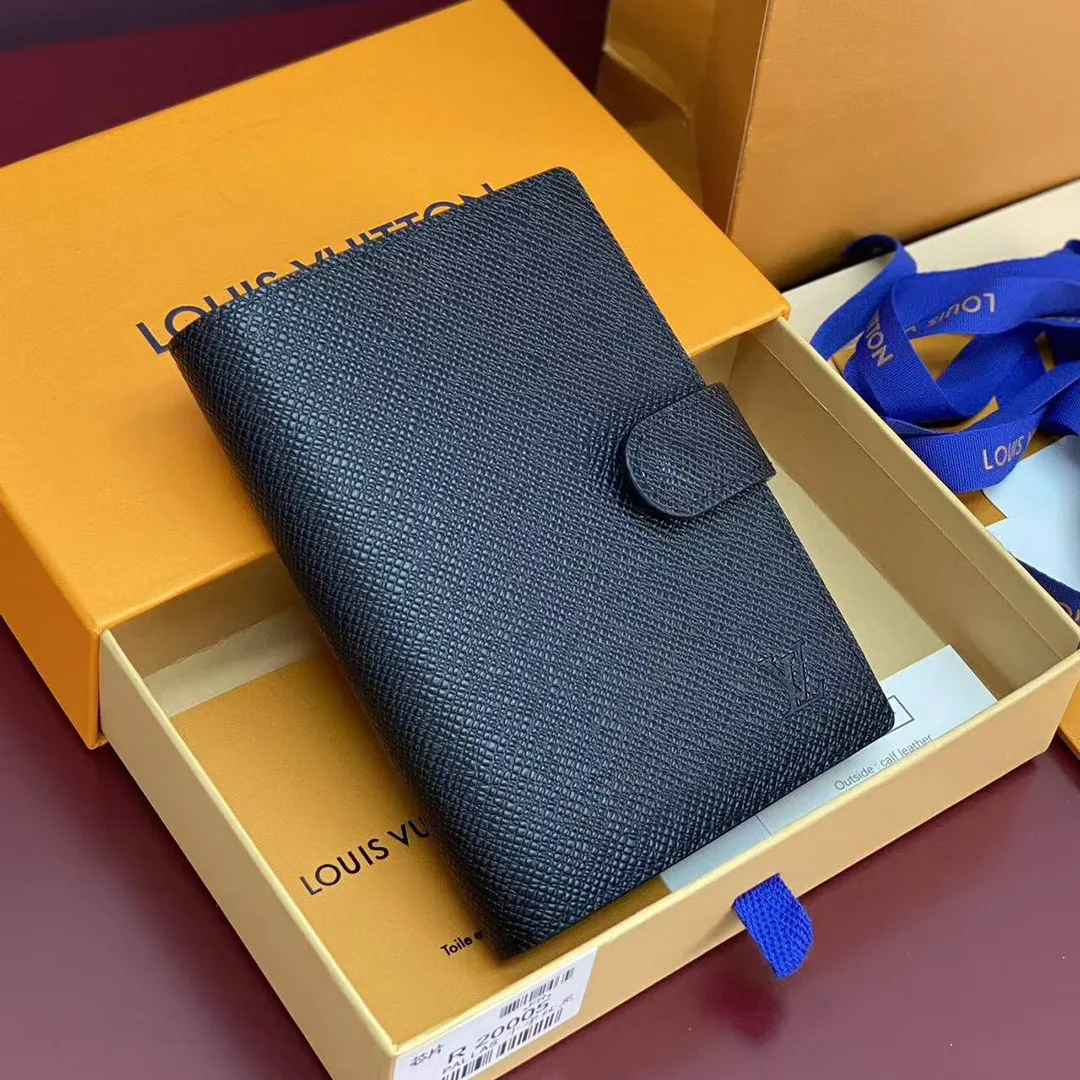 R20426 Small Ring Agenda Cover Taiga Leather