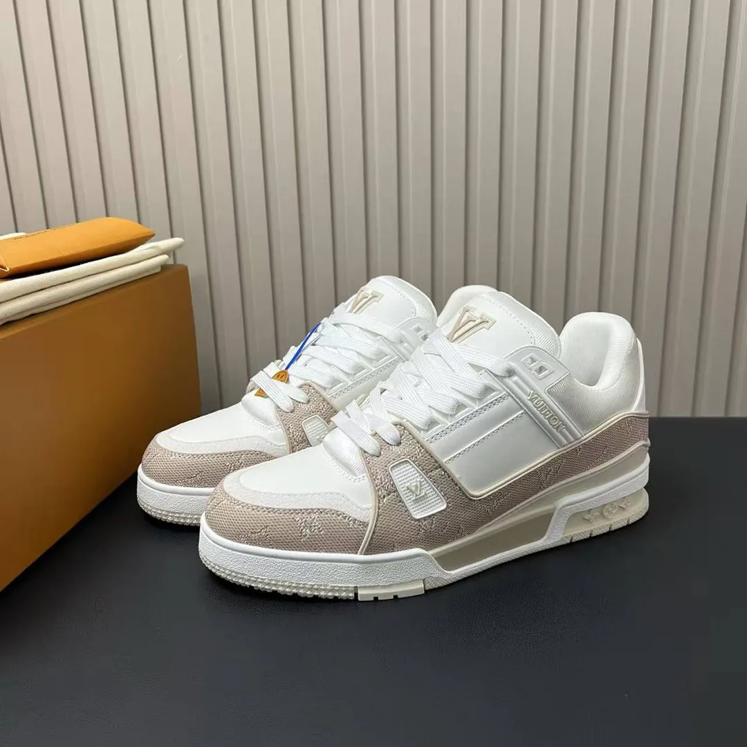 1AJQMJ L.V Trainer Sneaker Monogram Grained Calf Leather Plain Calf Leather