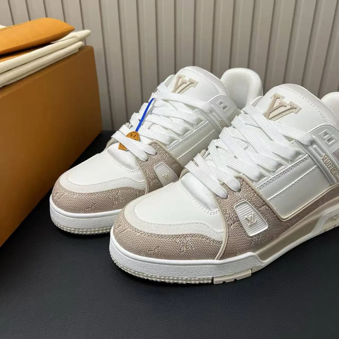 1AJQMJ L.V Trainer Sneaker Monogram Grained Calf Leather Plain Calf Leather