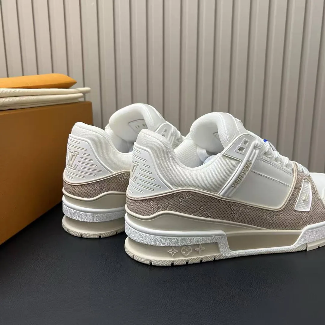 1AJQMJ L.V Trainer Sneaker Monogram Grained Calf Leather Plain Calf Leather