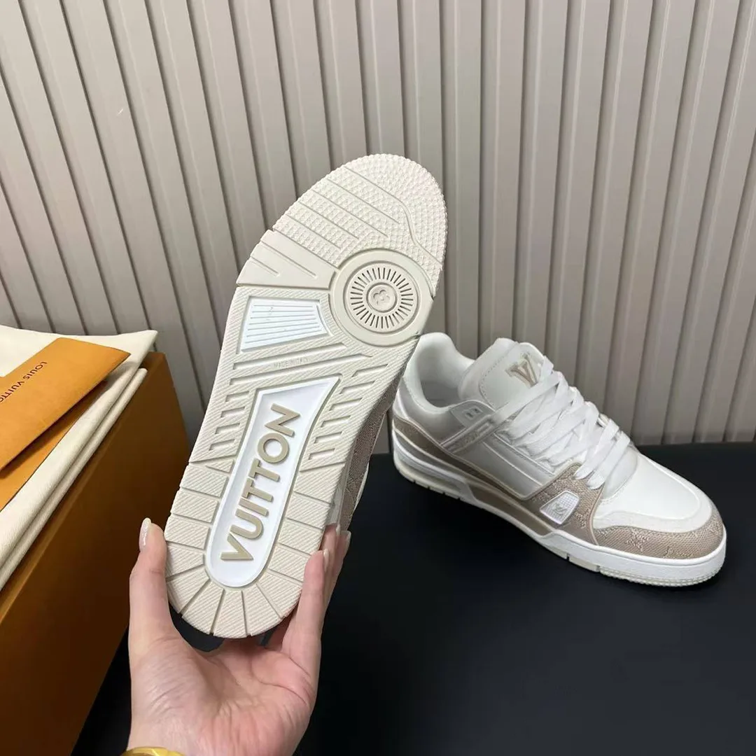 1AJQMJ L.V Trainer Sneaker Monogram Grained Calf Leather Plain Calf Leather