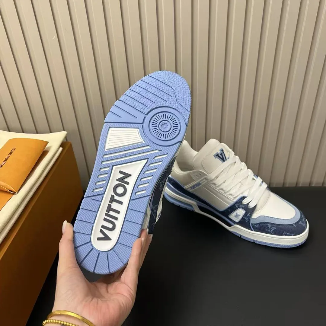 1AJQLF L.V Trainer Sneaker Monogram Grained Calf Leather Plain Calf Leather