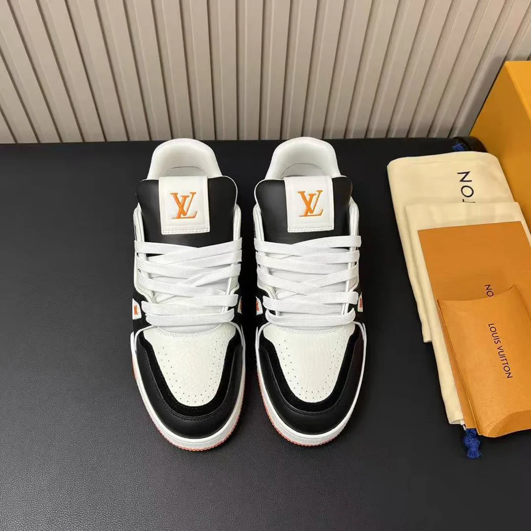 1ADDZX L.V Trainer Sneaker Grained Calf Leather