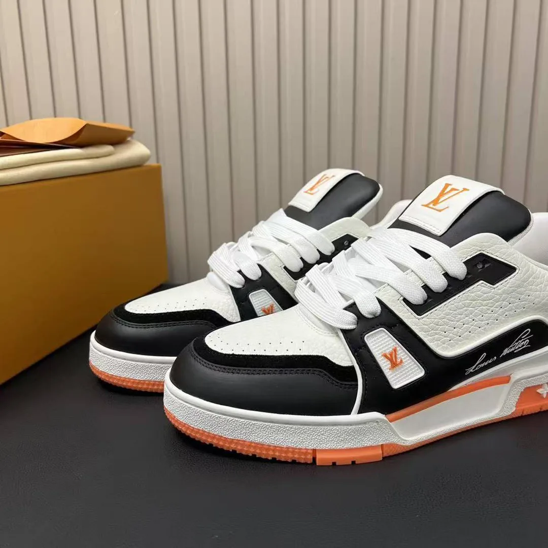1ADDZX L.V Trainer Sneaker Grained Calf Leather