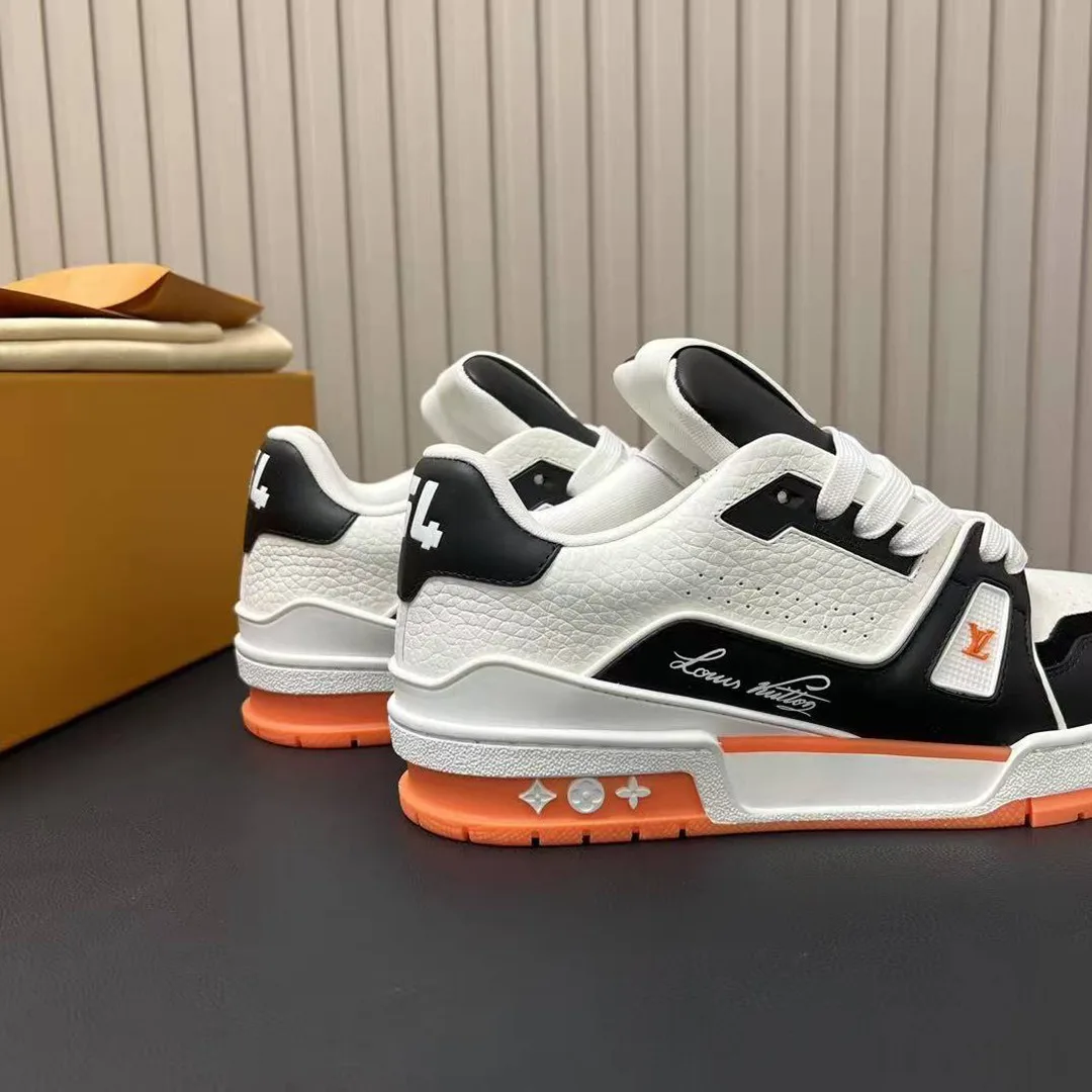 1ADDZX L.V Trainer Sneaker Grained Calf Leather