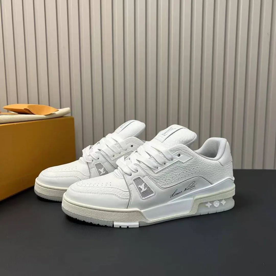1A8WAZ L.V Trainer Sneaker Grained Calf Leather