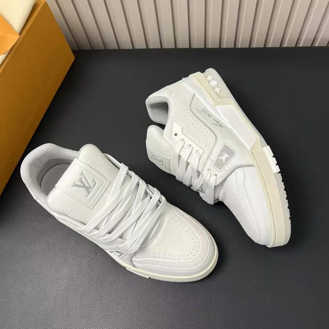 1A8WAZ L.V Trainer Sneaker Grained Calf Leather