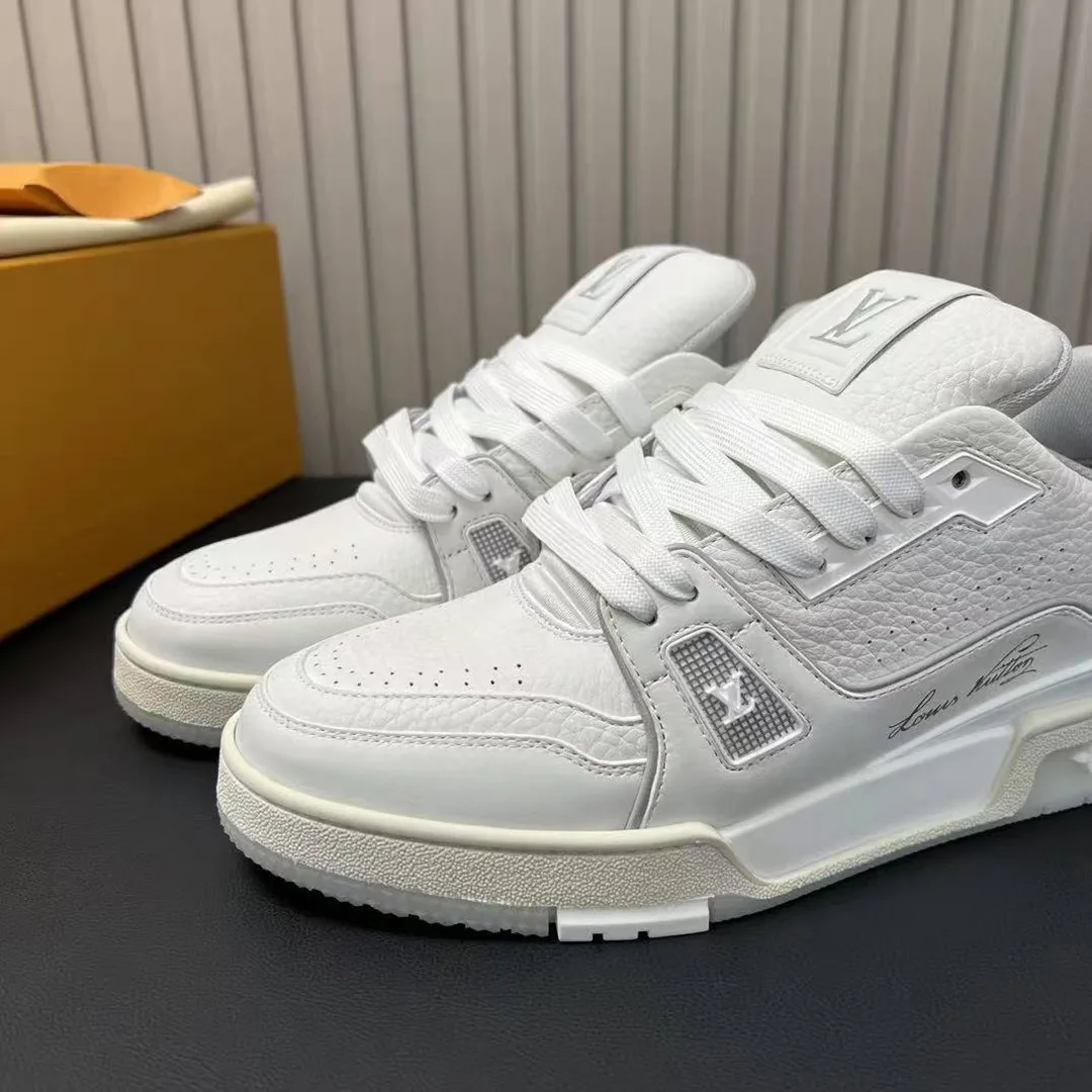1A8WAZ L.V Trainer Sneaker Grained Calf Leather