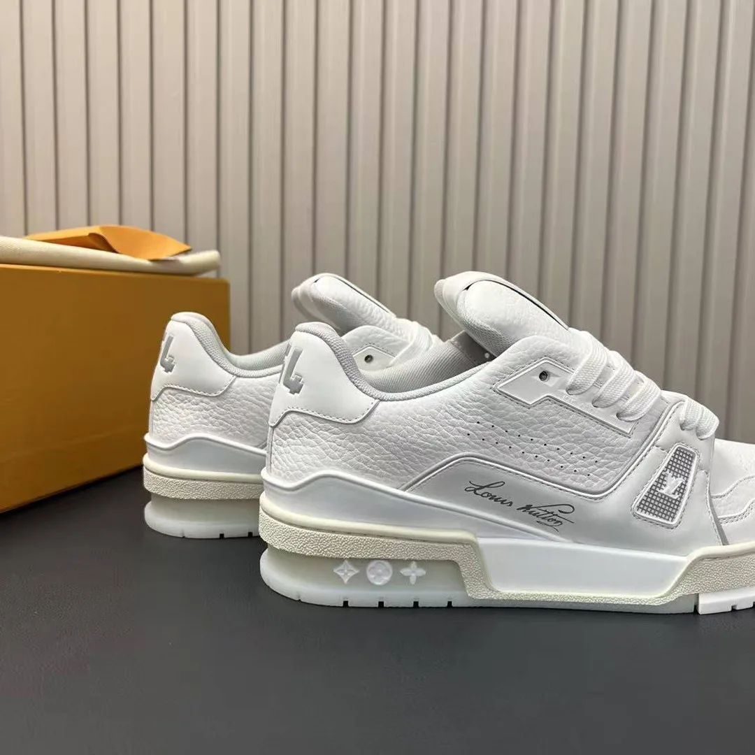 1A8WAZ L.V Trainer Sneaker Grained Calf Leather
