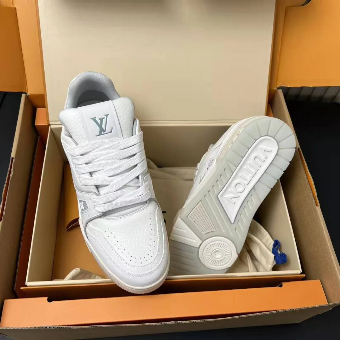 1A8WAZ L.V Trainer Sneaker Grained Calf Leather