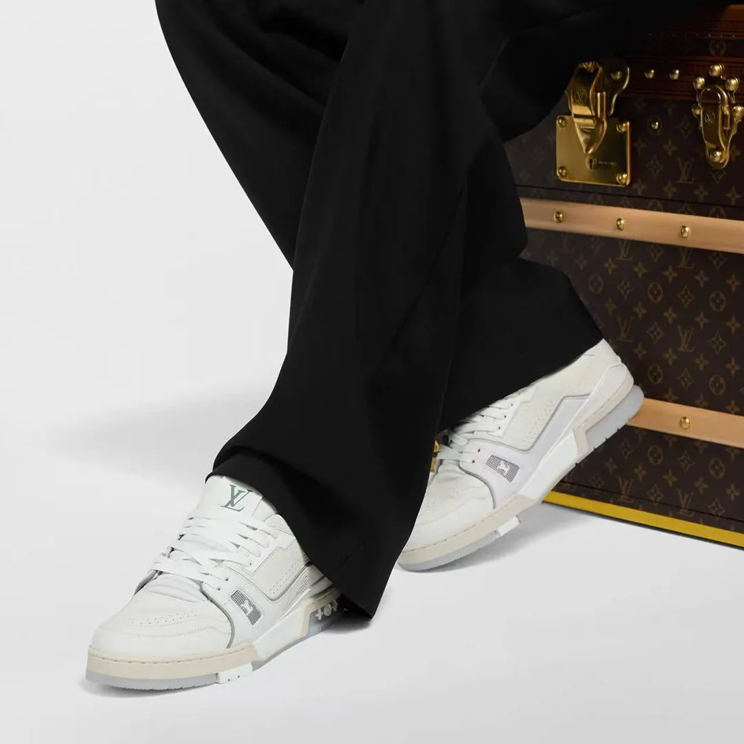 1A8WAZ L.V Trainer Sneaker Grained Calf Leather
