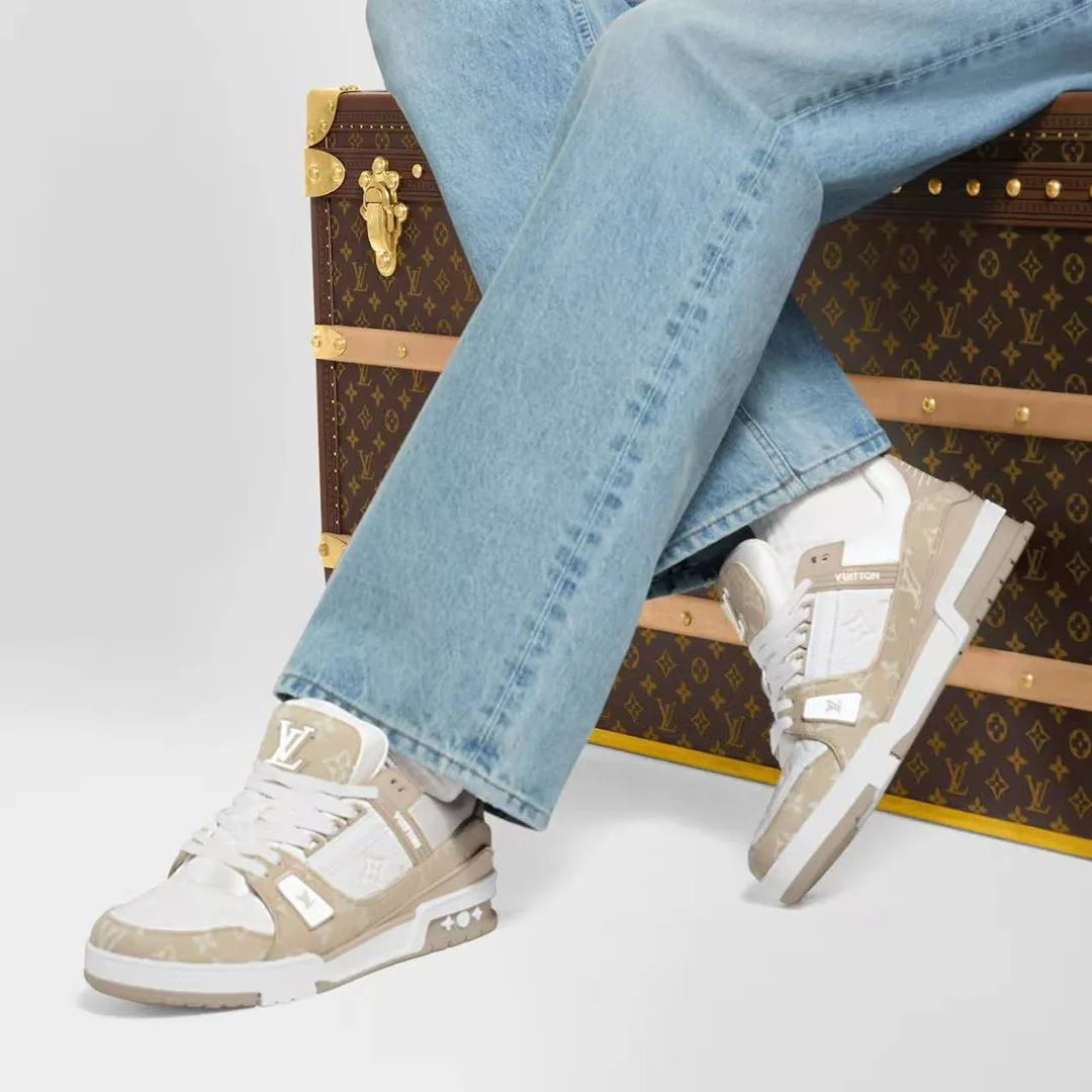 1AIKMK L.V Trainer Sneaker Monogram Denim Monogram-embossed Grained Calf Leather