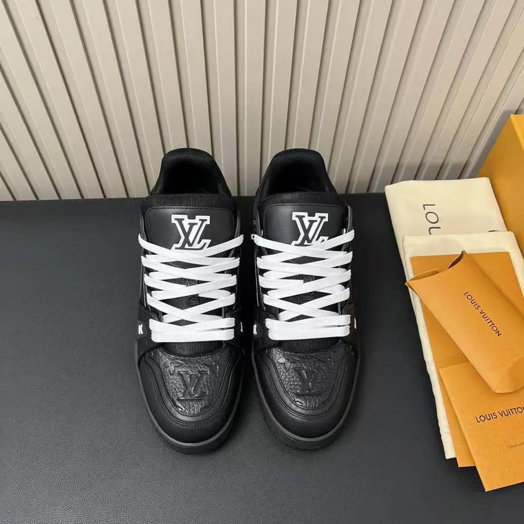 1AARES L.V Trainer Sneaker Monogram-embossed Grained Calf Leather