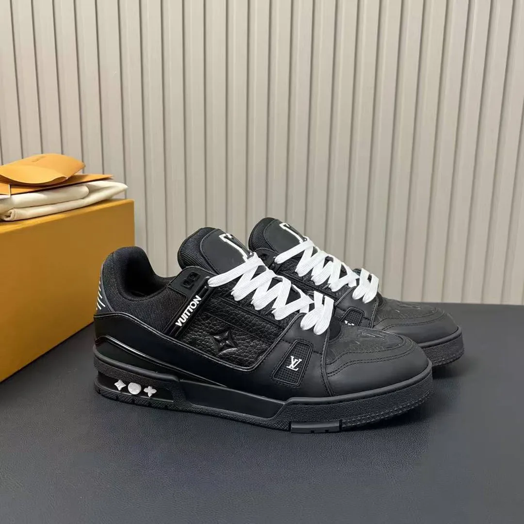 1AARES L.V Trainer Sneaker Monogram-embossed Grained Calf Leather