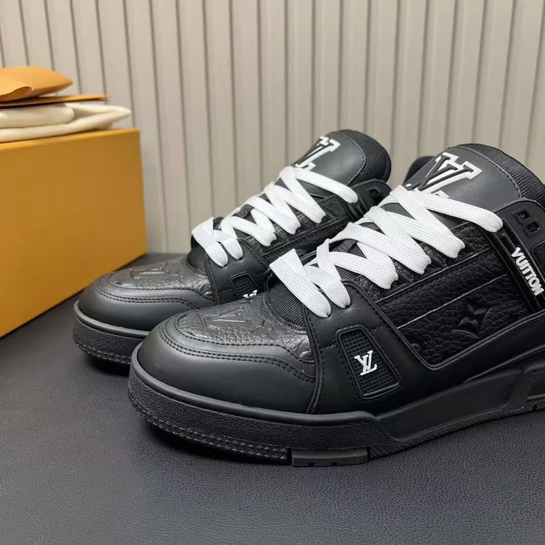 1AARES L.V Trainer Sneaker Monogram-embossed Grained Calf Leather