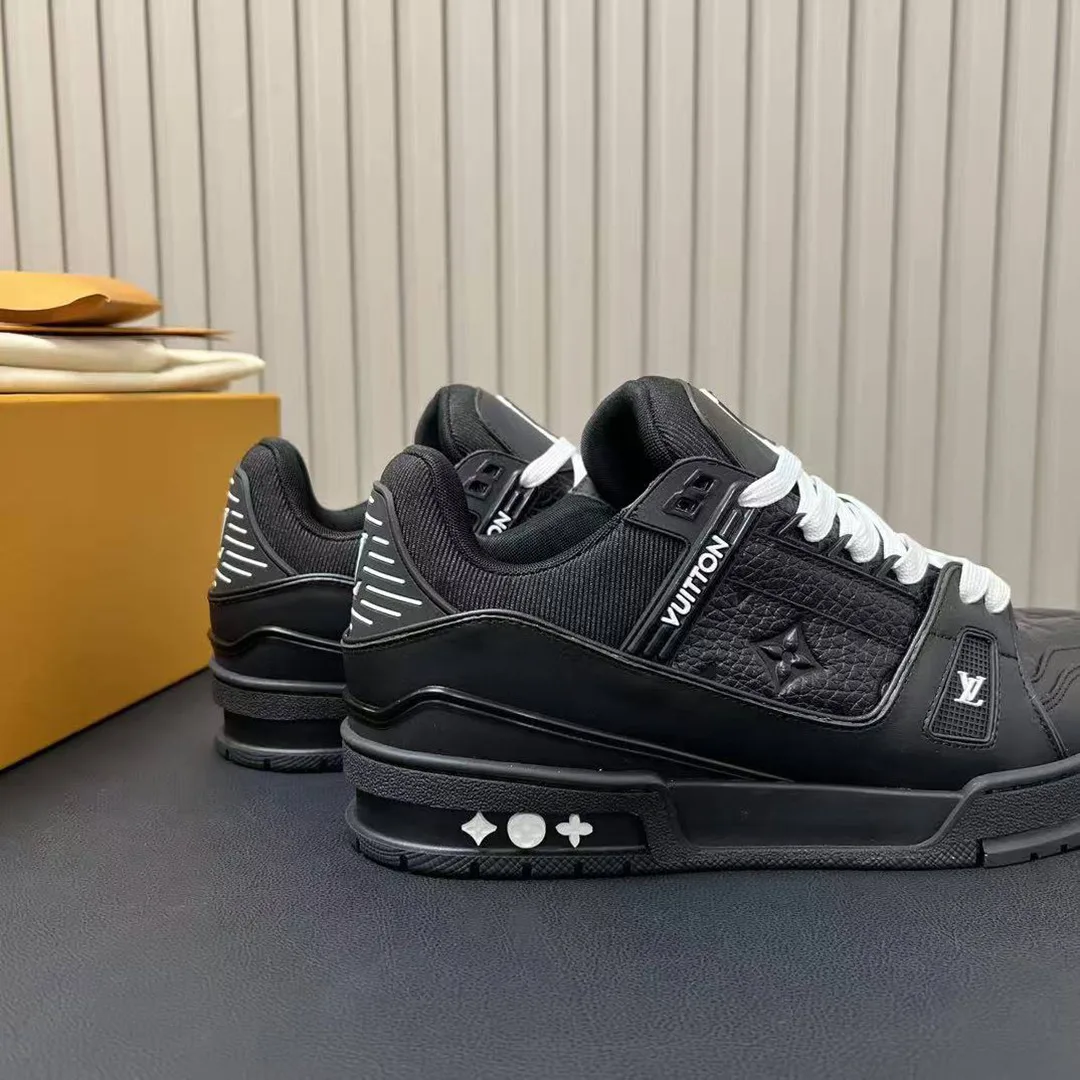 1AARES L.V Trainer Sneaker Monogram-embossed Grained Calf Leather