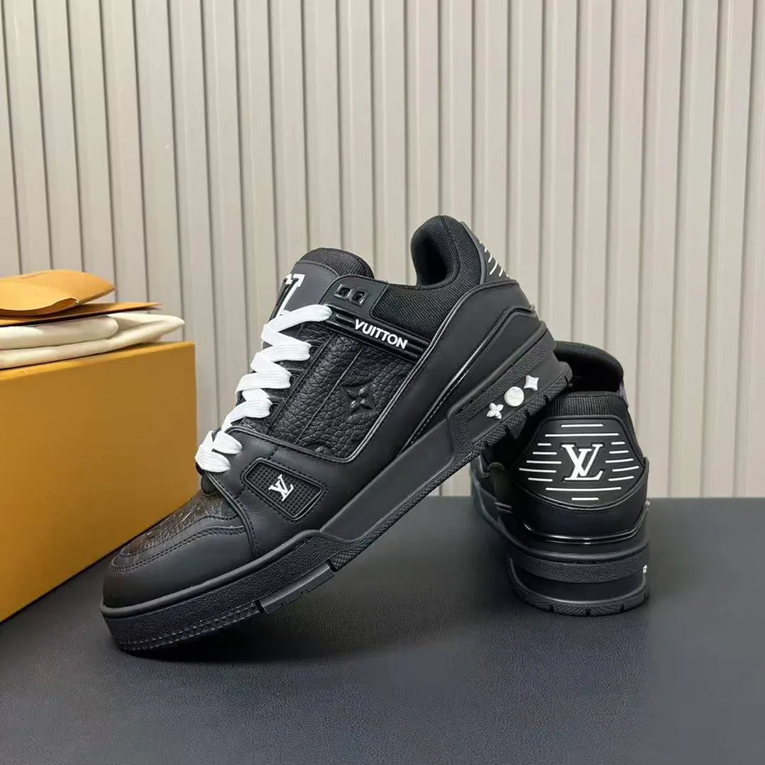 1AARES L.V Trainer Sneaker Monogram-embossed Grained Calf Leather