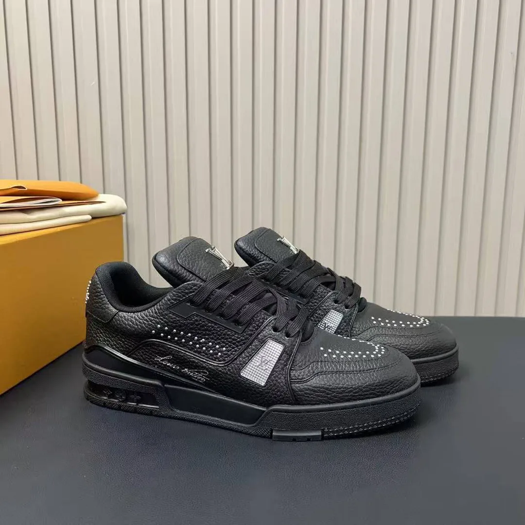 1ADDCD L.V Trainer Sneaker Grained Calf Leather
